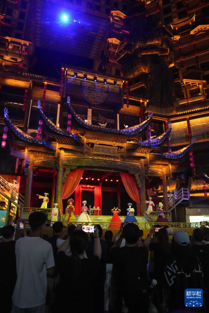 湖南张家界:入境游持续“火热” 湖南张家界:入境游持续“火热”