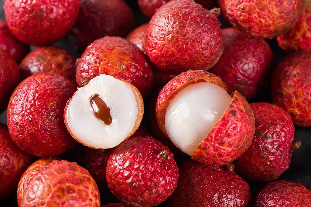 这种水果富含维生素C,具有抗氧化、抗炎作用,但这几点要注意! 这种水果富含维生素C,具有抗氧化、抗炎作用,但这几点要注意!