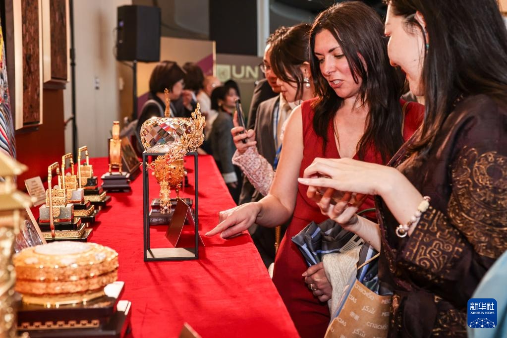 “生生不息”故宫文创展亮相联合国