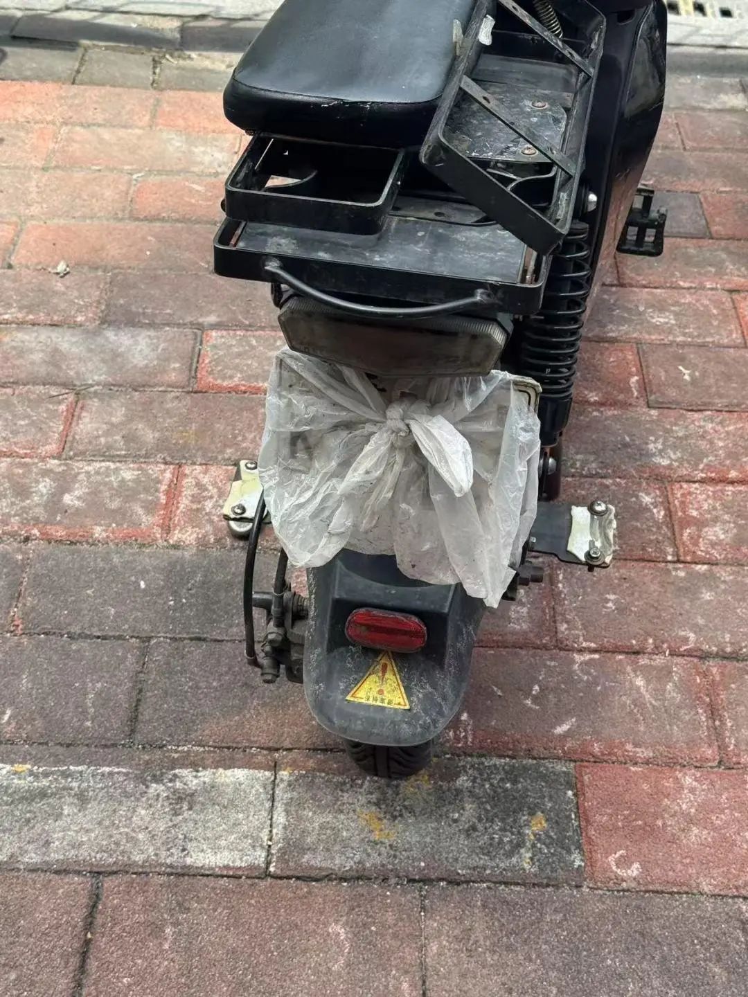 5月26日起，广州停放在道路上的未挂牌“电鸡”或被扣