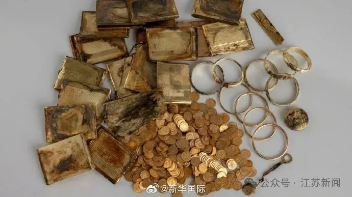 两名登山者意外发现神秘财宝:598枚金币重达3.7公斤! 两名登山者意外发现神秘财宝:598枚金币重达3.7公斤!