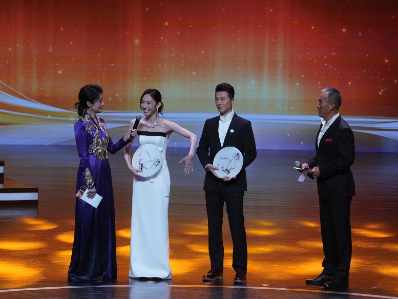 中国戏剧梅花奖在上海揭晓,蓝天、朱洁静等15人摘梅 中国戏剧梅花奖在上海揭晓,蓝天、朱洁静等15人摘梅