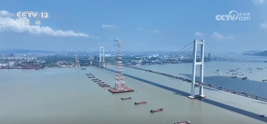 264.5米“水上高塔”投产送电 粤港澳大湾区再添“超级电力走廊” 264.5米“水上高塔”投产送电 粤港澳大湾区再添“超级电力走廊”
