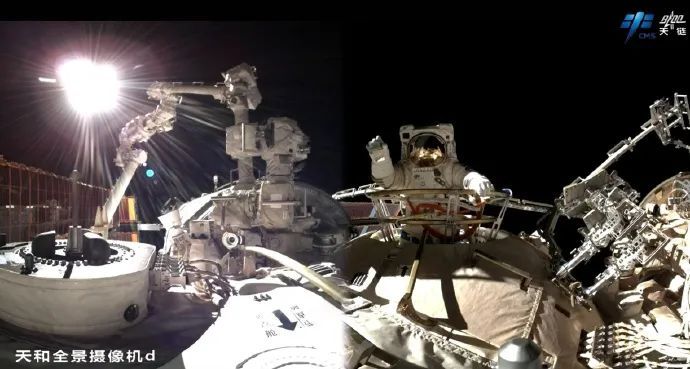 中国航天员首次! 中国航天员首次!