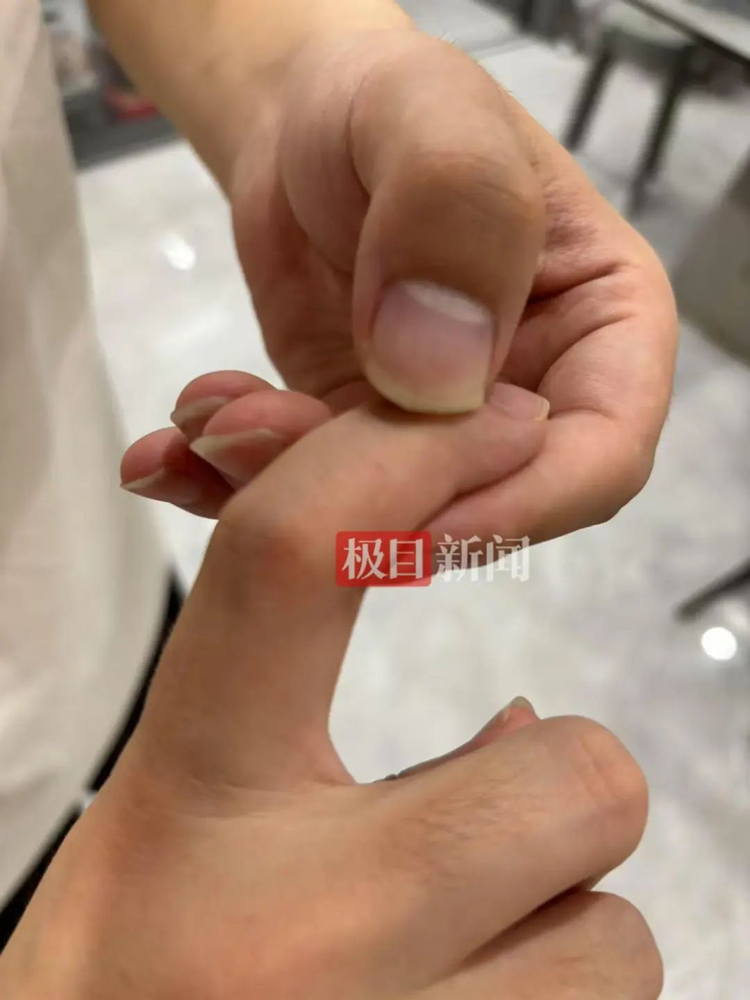 直播间买的爬行垫竟然有“针”？商家：来源正在调查