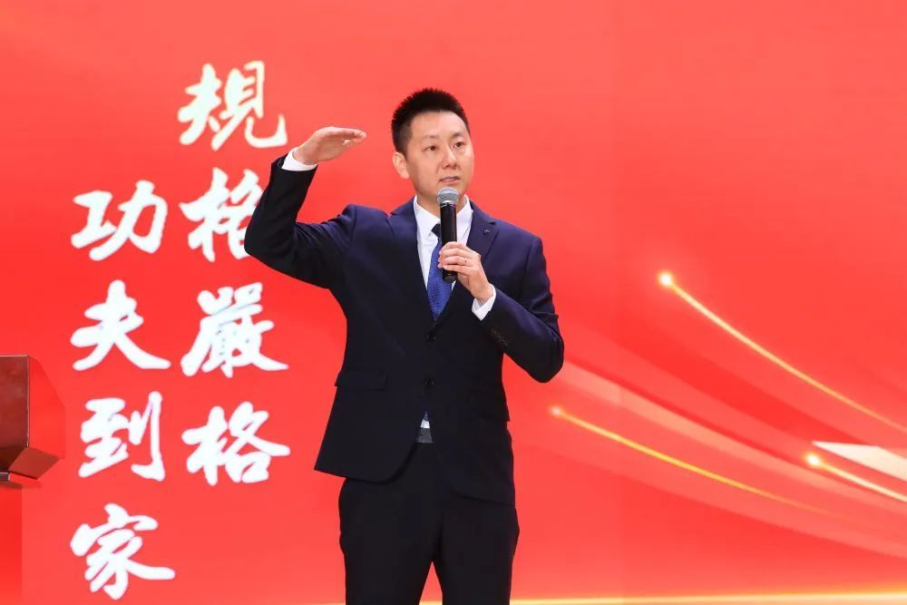 手握多个世界冠军,他又在大学讲台“火”出圈 手握多个世界冠军,他又在大学讲台“火”出圈