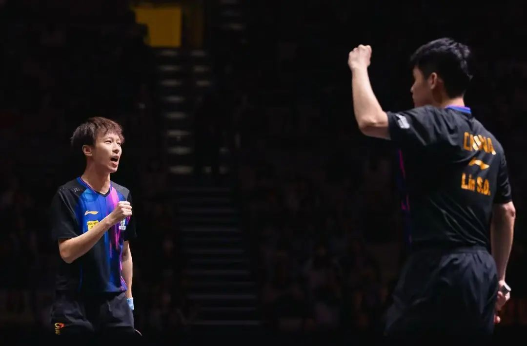 火力全开!林高远/林诗栋晋级世乒赛男双八强,一日三赛的林诗栋坦言非常疲惫 火力全开!林高远/林诗栋晋级世乒赛男双八强,一日三赛的林诗栋坦言非常疲惫