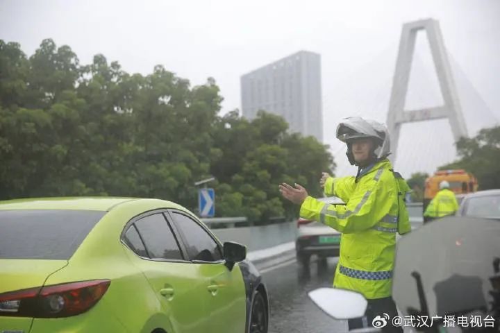 暴雨临灾警报！武汉交警发布紧急提醒
