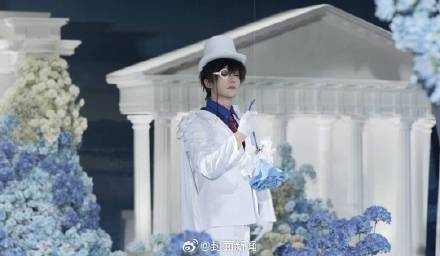 年轻人正在Cosplay爆改婚礼现场 年轻人正在Cosplay爆改婚礼现场