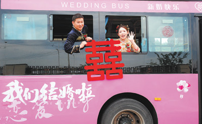 这里有趟“520”路婚庆公交车