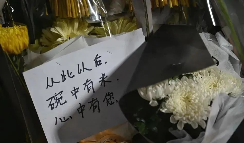 四年了!好好吃饭,就是对他最好的怀念...... 四年了!好好吃饭,就是对他最好的怀念......