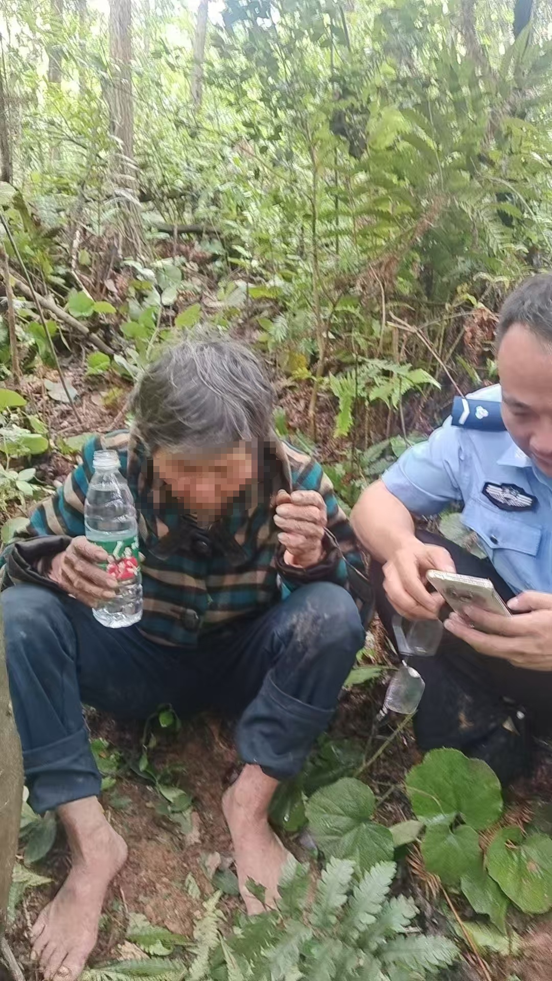 “山上都是吃的!”浏阳74岁老人走失6日奇迹生还!家人:找到时她还提醒我们别滑了 “山上都是吃的!”浏阳74岁老人走失6日奇迹生还!家人:找到时她还提醒我们别滑了