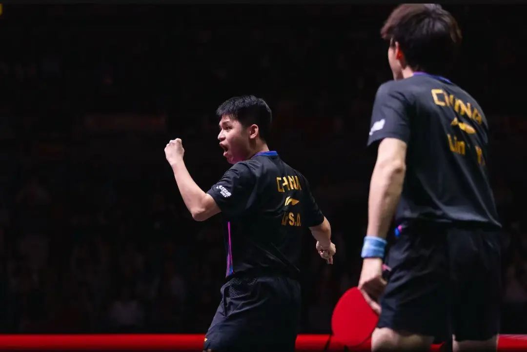 火力全开!林高远/林诗栋晋级世乒赛男双八强,一日三赛的林诗栋坦言非常疲惫 火力全开!林高远/林诗栋晋级世乒赛男双八强,一日三赛的林诗栋坦言非常疲惫