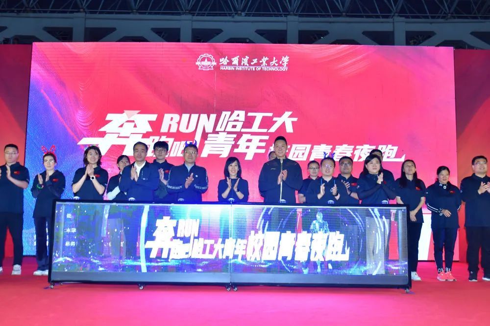 手握多个世界冠军,他又在大学讲台“火”出圈 手握多个世界冠军,他又在大学讲台“火”出圈