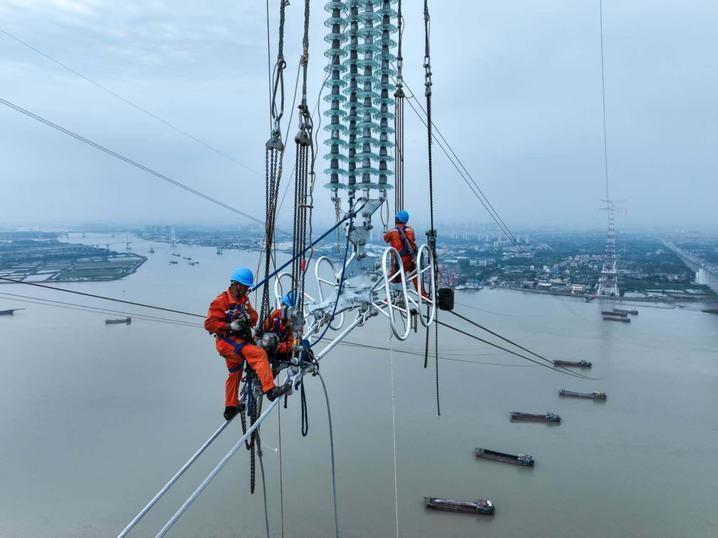 264.5米刷新纪录！国内水上最高输电铁塔投产送电