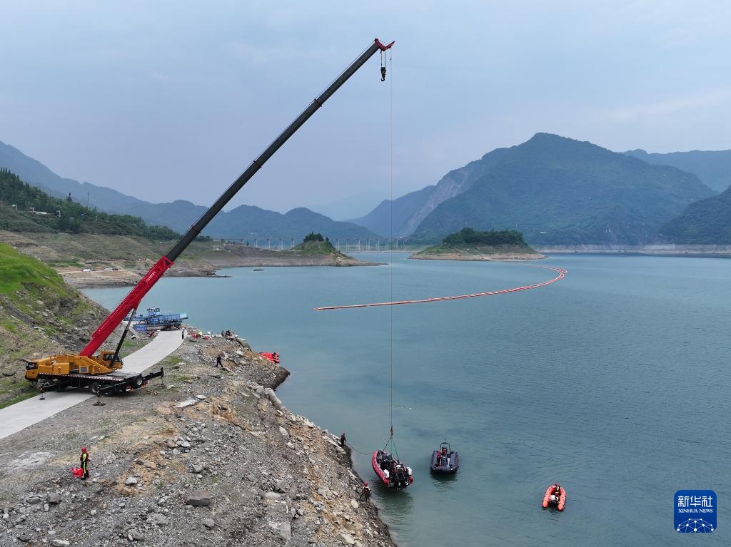 成都：防汛应急救援演练