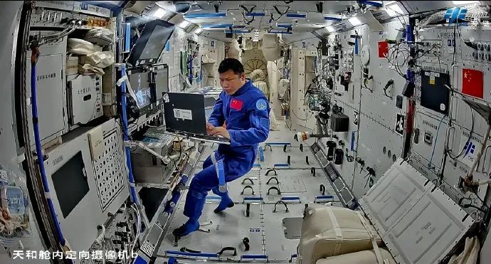 中国航天员首次! 中国航天员首次!