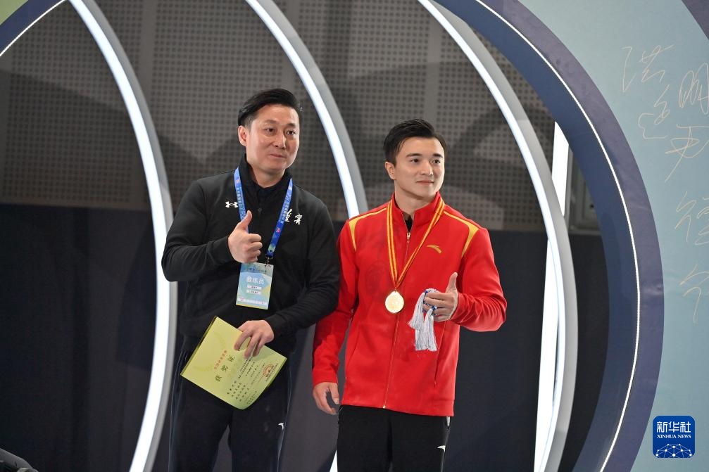 全国体操锦标赛:刘洋夺得男子吊环冠军 全国体操锦标赛:刘洋夺得男子吊环冠军