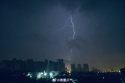 暴雨大暴雨来袭！武汉强降雨并未结束 暴雨红色预警生效中