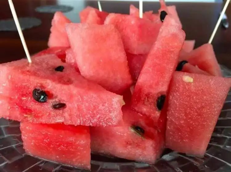 随便拍拍瓜就能月入两万？“验瓜师”火上热搜！001号验瓜师：“非常欢迎年轻人加入”