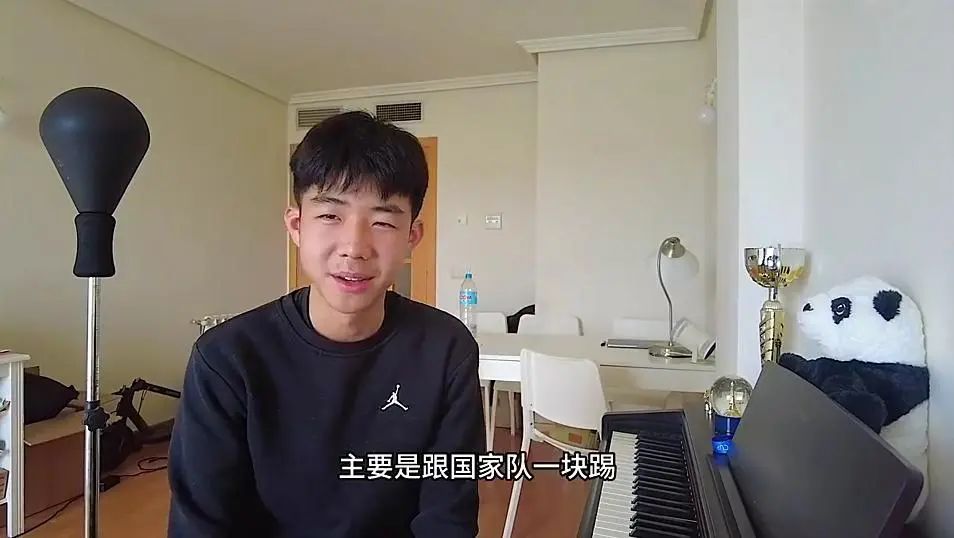 辽宁父亲卖5套房送儿子留洋学足球！本人回应