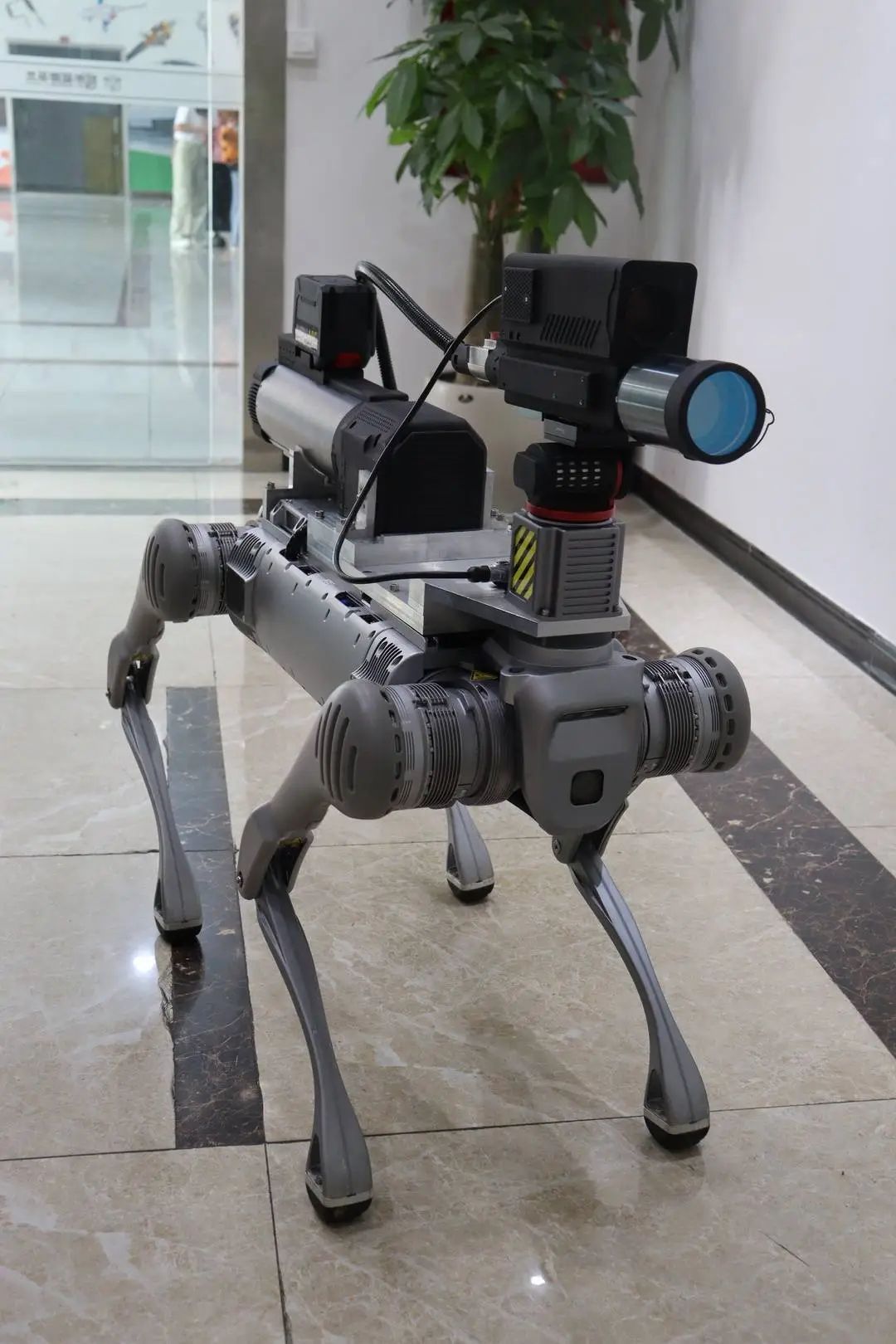 科幻照进现实？成都造机器狗“削树如泥”