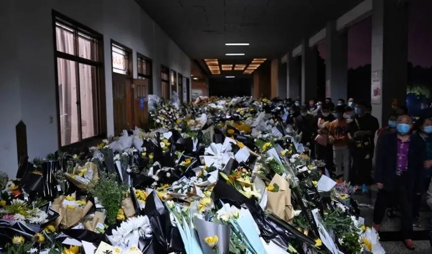 四年了!好好吃饭,就是对他最好的怀念...... 四年了!好好吃饭,就是对他最好的怀念......