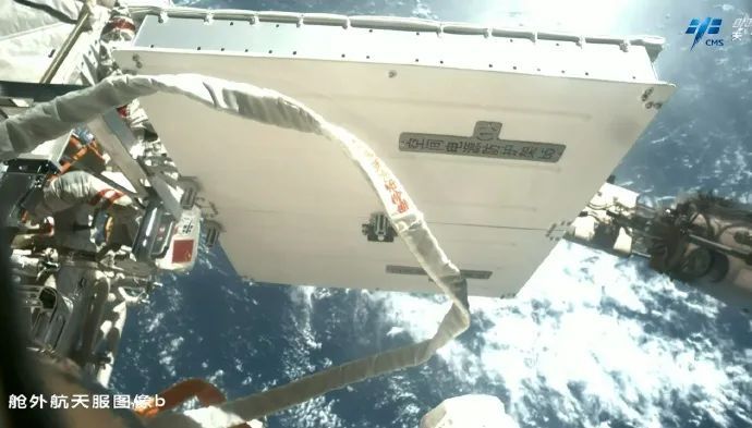 中国航天员首次! 中国航天员首次!