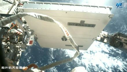 圆满完成!神二十乘组首次出舱 圆满完成!神二十乘组首次出舱