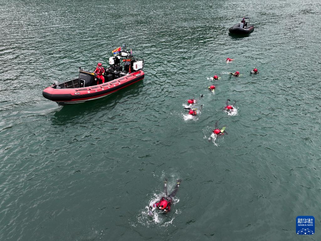 成都：防汛应急救援演练