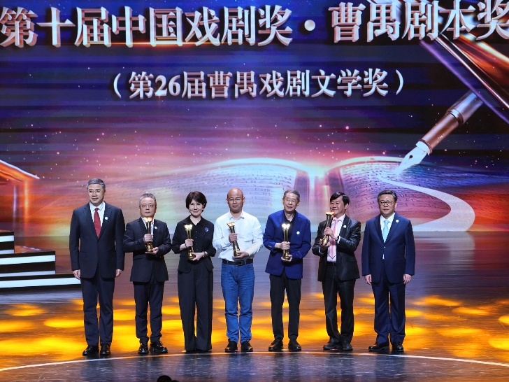 中国戏剧梅花奖在上海揭晓,蓝天、朱洁静等15人摘梅 中国戏剧梅花奖在上海揭晓,蓝天、朱洁静等15人摘梅