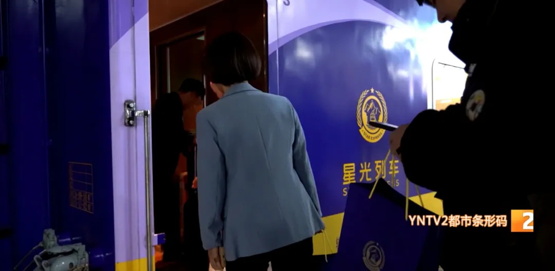 带上萌宠和自行车出发！ 坐着火车游云南……
