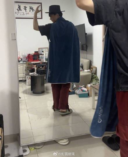 年轻人正在Cosplay爆改婚礼现场 年轻人正在Cosplay爆改婚礼现场