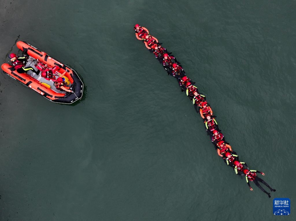 成都：防汛应急救援演练