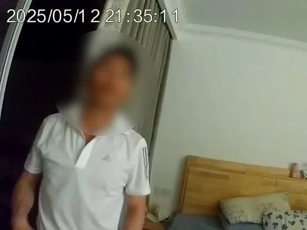 情侣因彩礼钱闹纠纷,民警介入发现女方竟然已婚,还有两个孩子 情侣因彩礼钱闹纠纷,民警介入发现女方竟然已婚,还有两个孩子