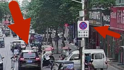 辱警、砸桌！李某，被依法行拘10天！