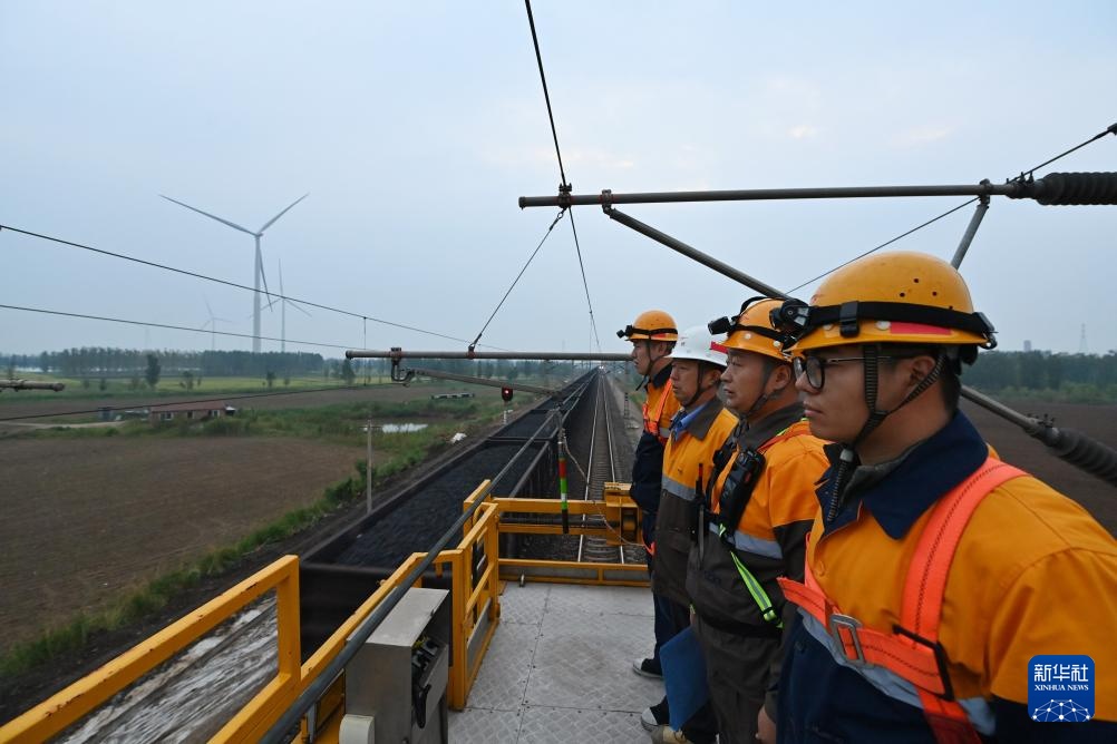 津霸铁路开展接触网集中修工作