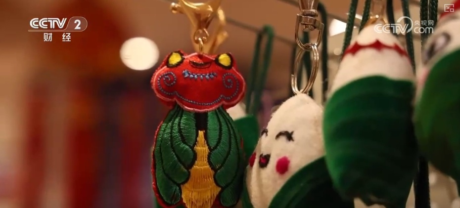 国潮风劲吹赋能“端午经济” 传统民俗激活消费新引擎 国潮风劲吹赋能“端午经济” 传统民俗激活消费新引擎