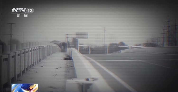 99岁老人深夜徘徊国道边 外卖小哥、民警接力救助 99岁老人深夜徘徊国道边 外卖小哥、民警接力救助