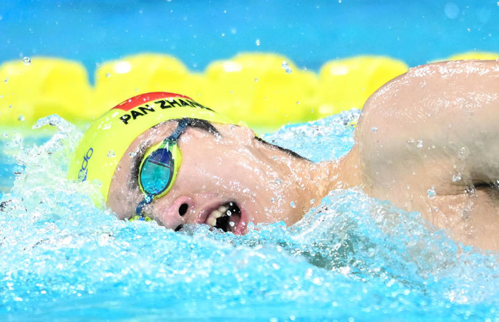 全国游泳冠军赛潘展乐摘下第六金
