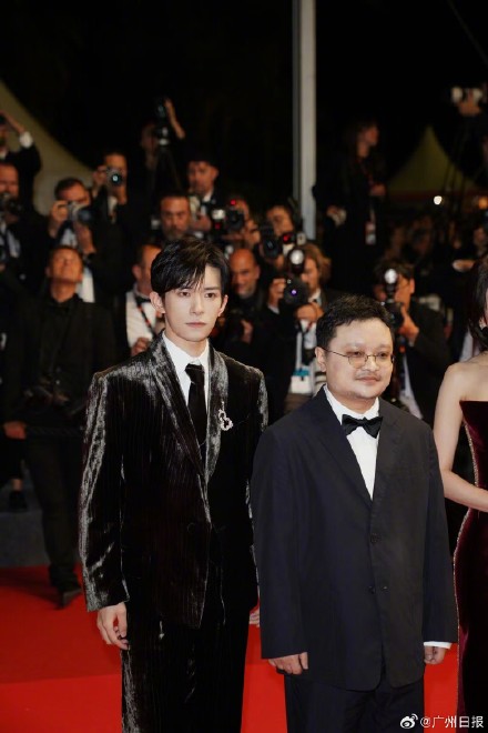 《狂野时代》戛纳首映收获热烈掌声,易烊千玺一人分饰五角 《狂野时代》戛纳首映收获热烈掌声,易烊千玺一人分饰五角