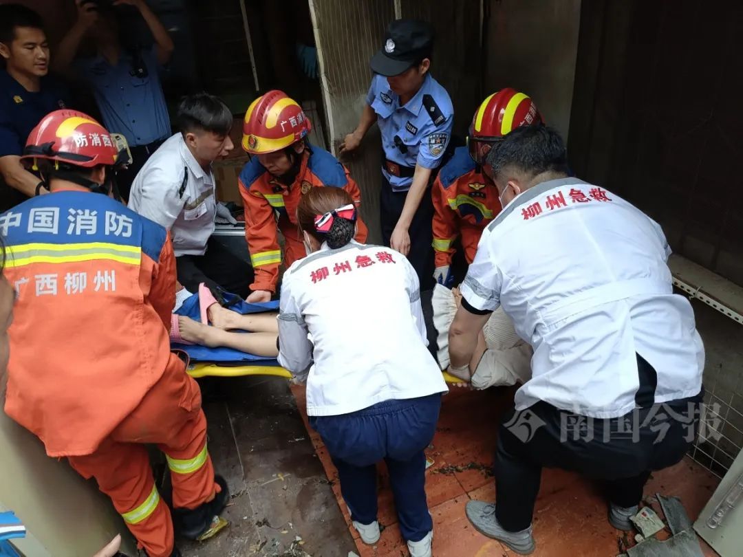 柳州女子3楼阳台晾晒衣物，不慎坠楼！