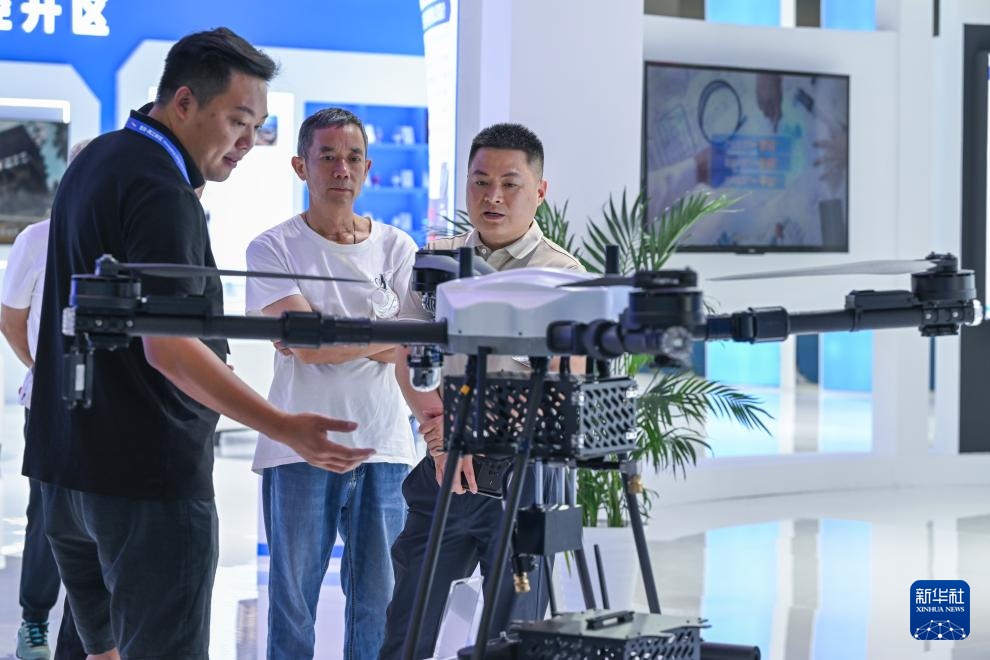 西洽会:低空经济展商引关注 西洽会:低空经济展商引关注