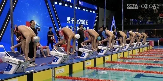 孙杨收获首枚金牌！携手汪顺潘展乐4x200米自由泳接力夺冠