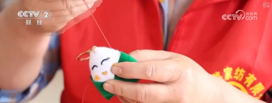 国潮风劲吹赋能“端午经济” 传统民俗激活消费新引擎 国潮风劲吹赋能“端午经济” 传统民俗激活消费新引擎