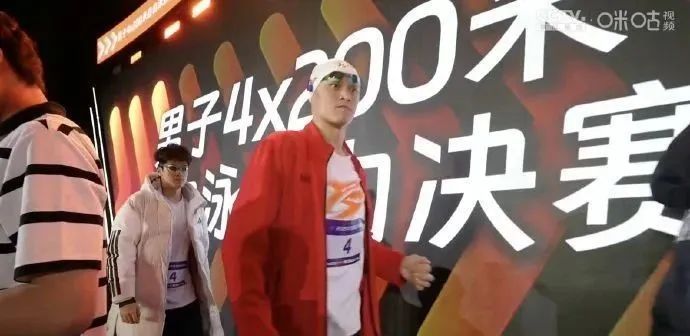 孙杨收获首枚金牌！携手汪顺潘展乐4x200米自由泳接力夺冠