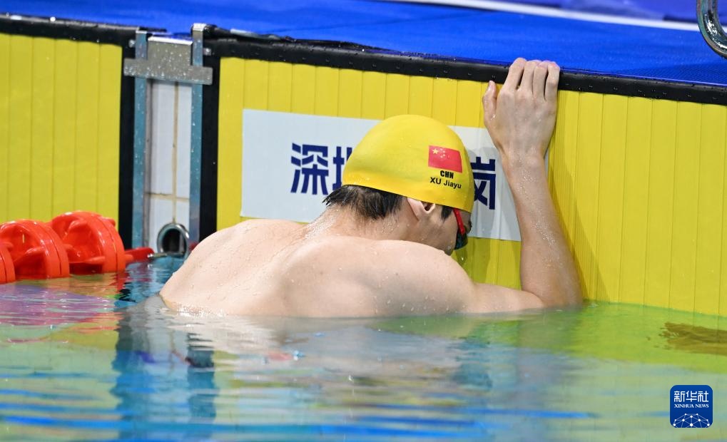 全国游泳冠军赛：徐嘉余获男子200米仰泳冠军