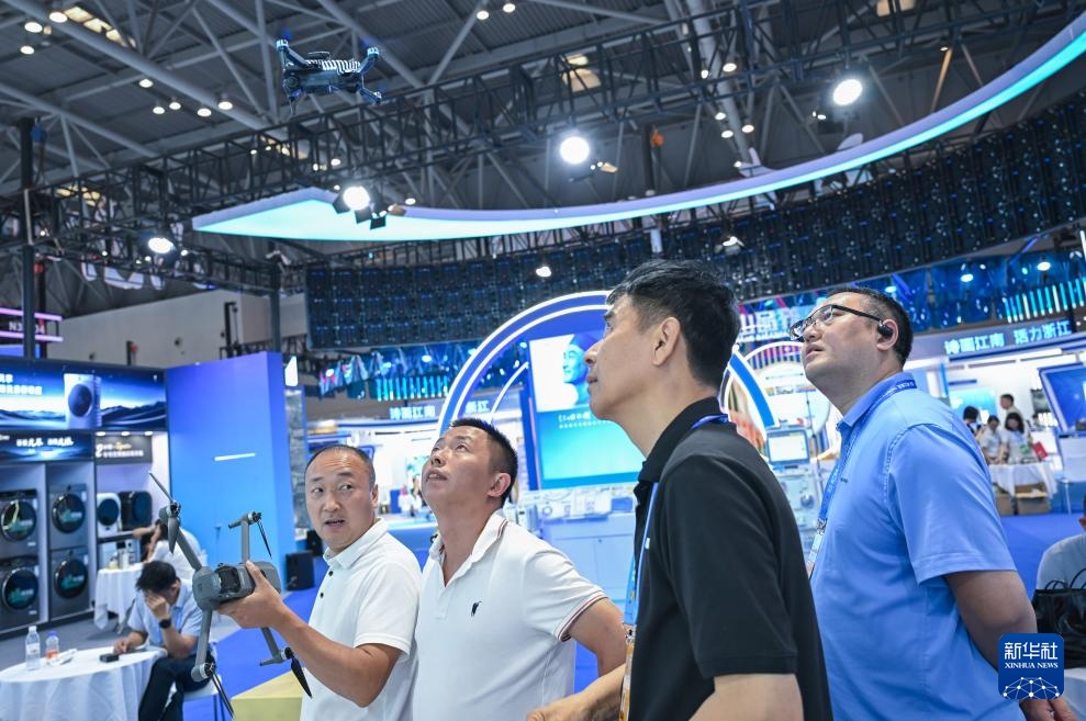 西洽会:低空经济展商引关注 西洽会:低空经济展商引关注