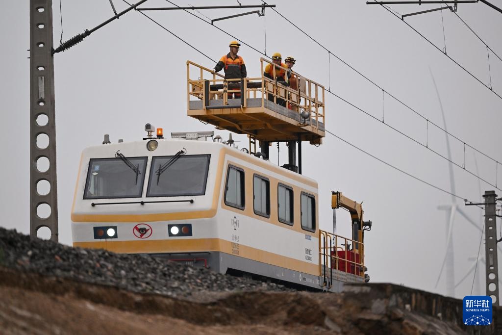 津霸铁路开展接触网集中修工作