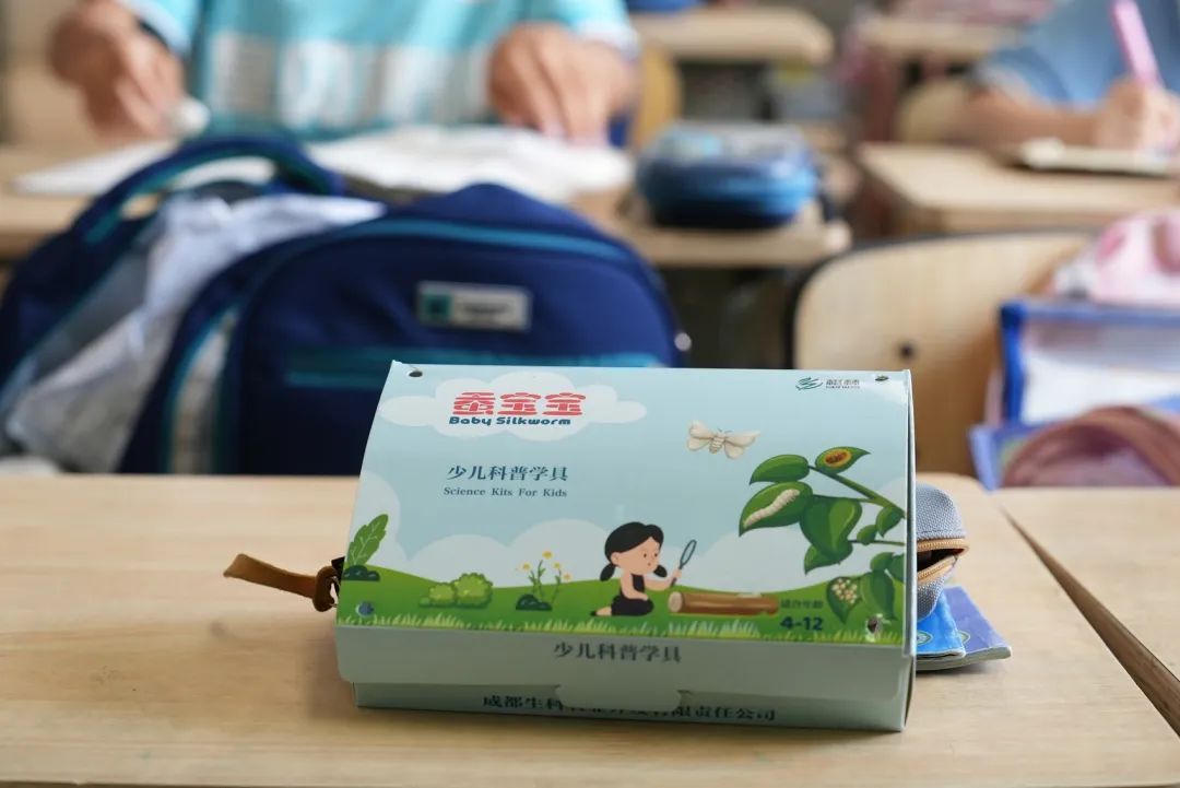 带“蚕宝宝”教具上地铁被拦？家长喊话成都地铁“网开一面”